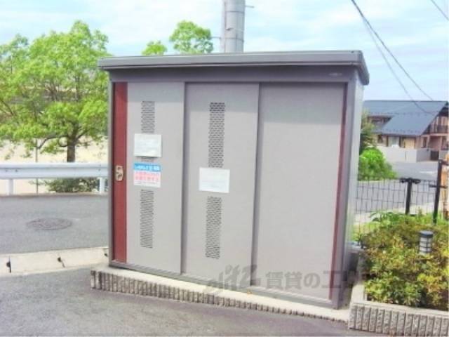 通路　ゴミ置き場
