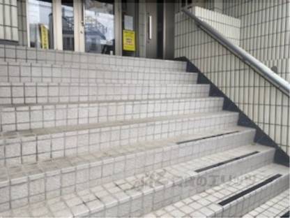 階段　エントランス部分階段