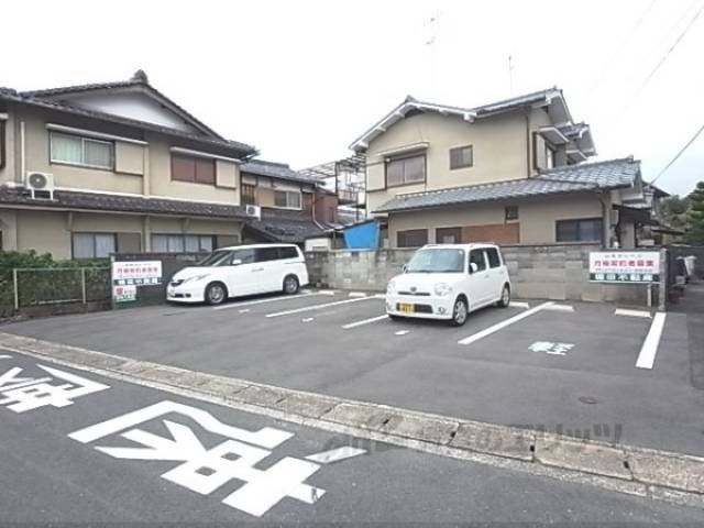 階段　周辺駐車場