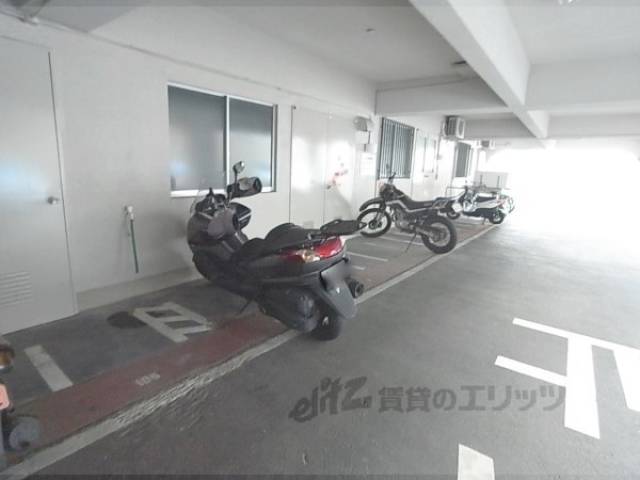 駐輪場　バイク専用　中型バイク駐輪可能