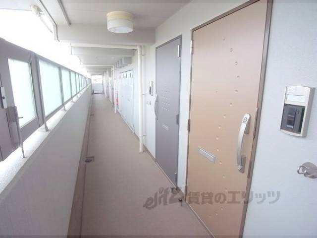 通路　４階のお部屋は３階が玄関階です