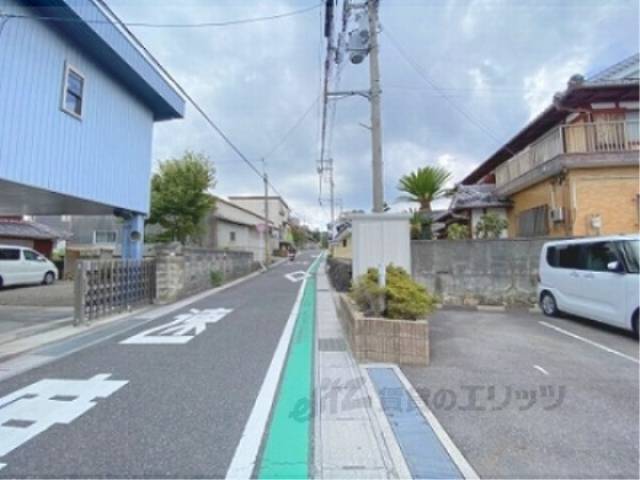 前面道路　エントランス側