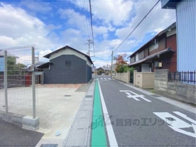 前面道路　エントランス側