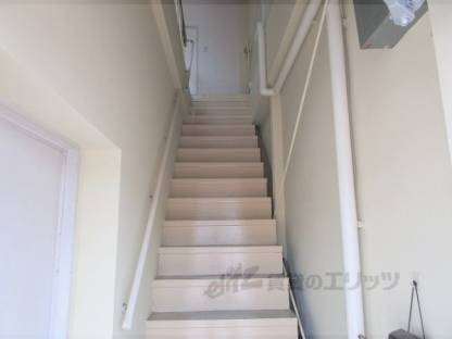 階段　一階～二階