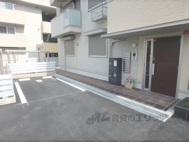 駐車場　ゴミボックス
