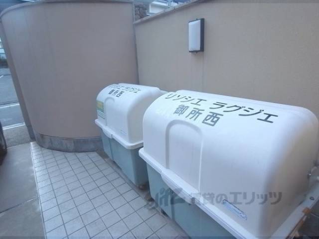 ダストボックス