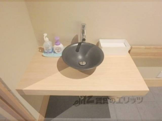 手洗い場　エントランス入ってすぐ