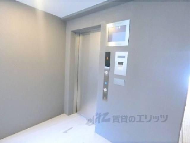 エレベーター　背面