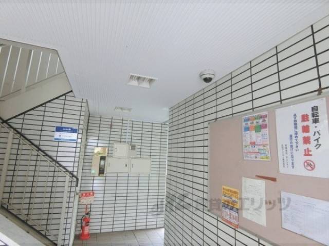 ロビー　防犯カメラ有