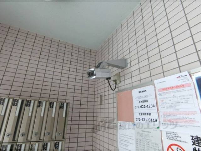 エントランス　防犯カメラ