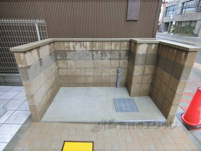 ゴミ置き場　建築中