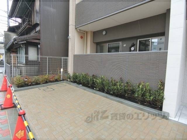 植栽　建築中