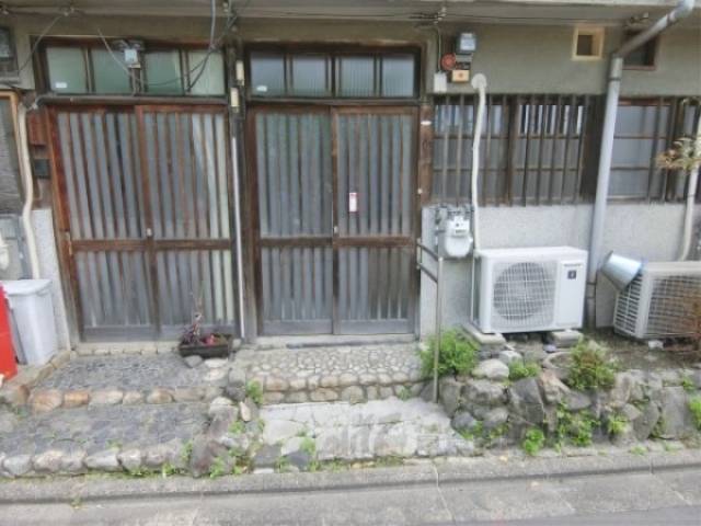 エントランス　玄関前