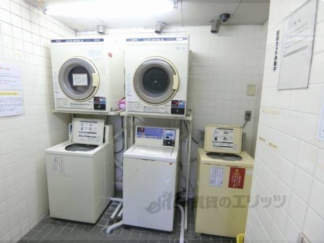 ゴミ置き場　共用ランドリー