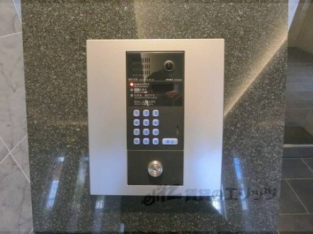 ロビー　オートロック