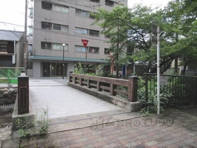 前面道路　川沿い道路