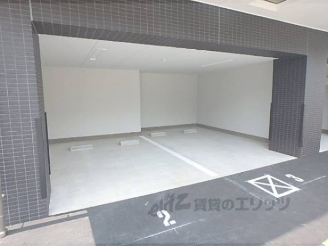駐車場　屋根有り