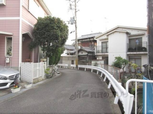 前面道路　裏手
