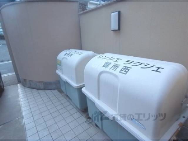 ダストボックス