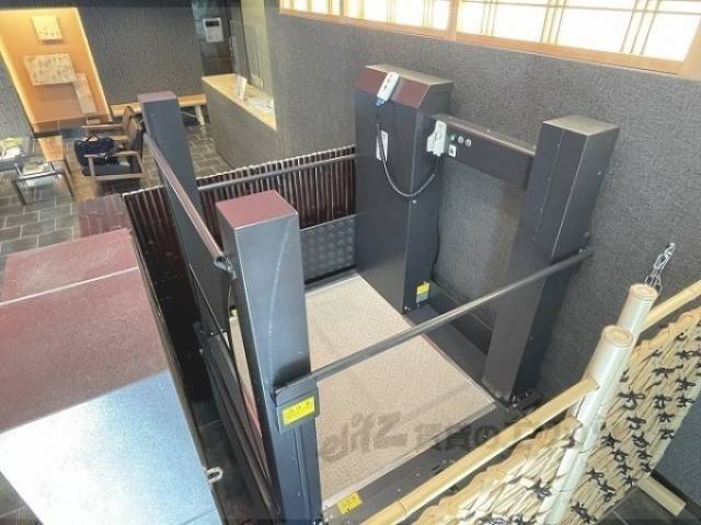 車いす用エレベーター