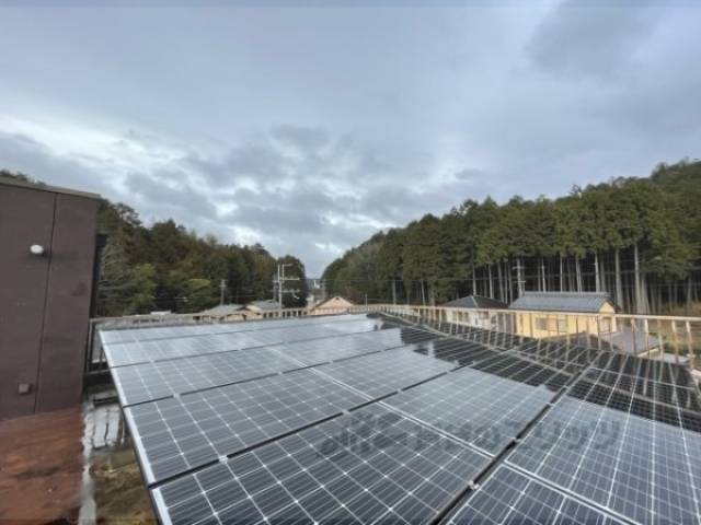 屋上ソーラーパネル