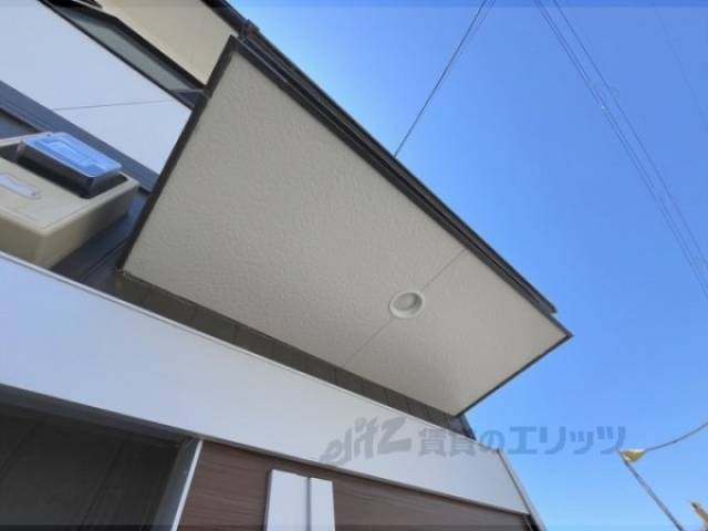 エントランス　屋根