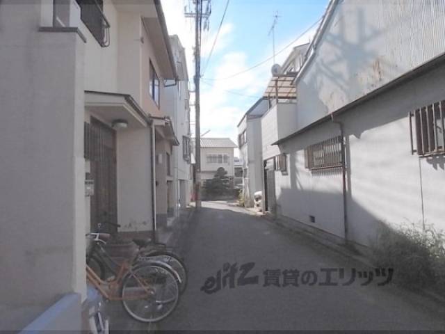 前面道路　左側