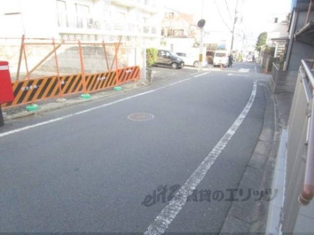 前面道路　広々とした前面道路