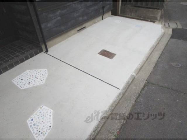 駐車場　小型車のみ