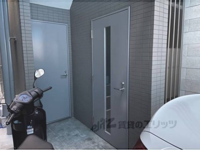 ロビー　裏階段