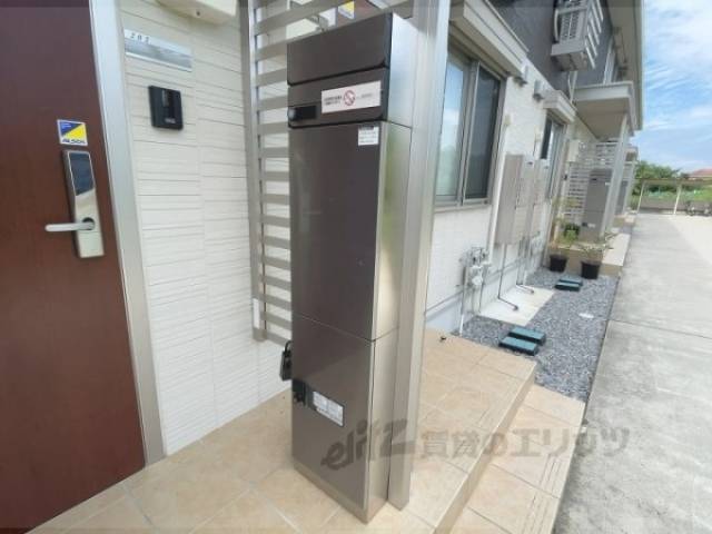 宅配ボックス　ポスト