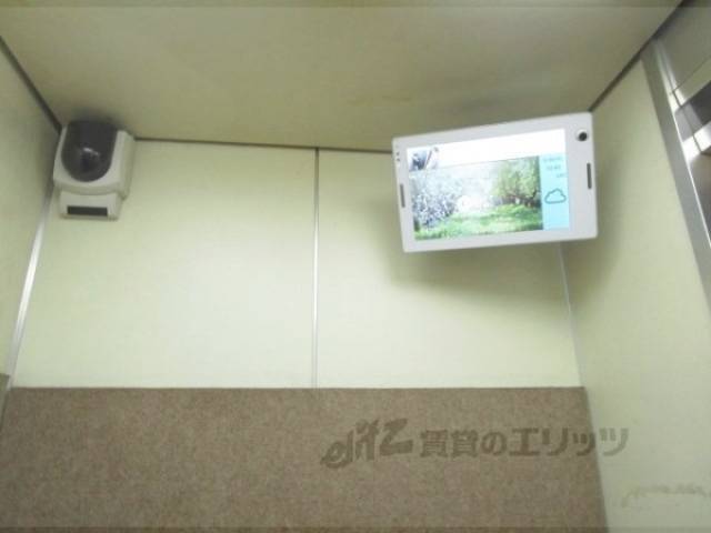 エレベーター　モニター