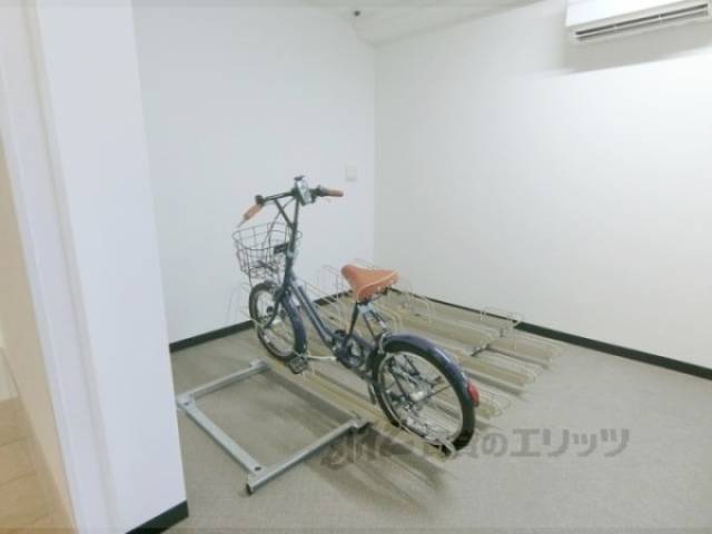 駐輪場　屋内