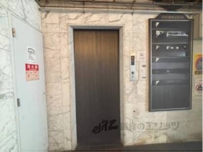 共用エレベーター