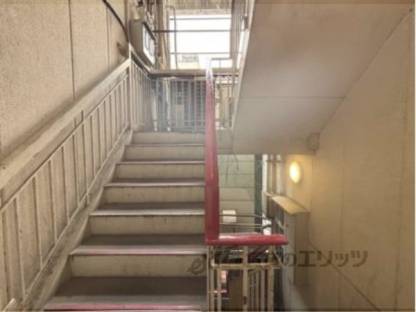 階段　共用階段