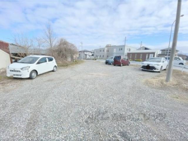 駐車場　物件から徒歩2分　整骨院の隣