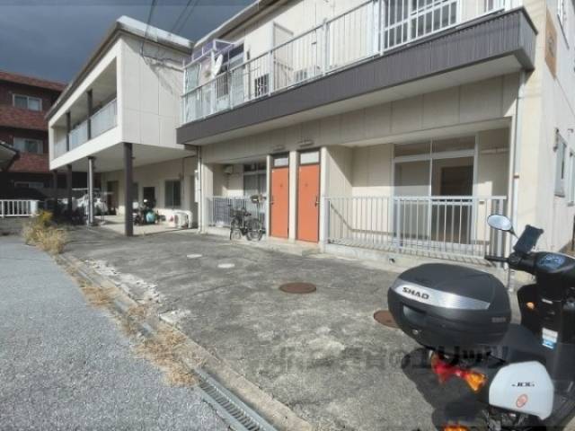 エントランス前