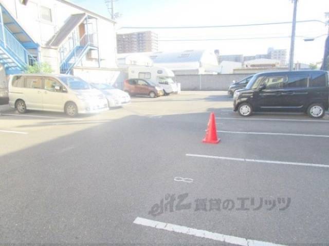駐車場　18台まで駐車可能