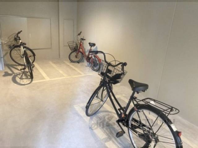 駐輪場　屋内