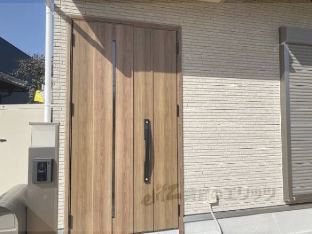 エントランス　玄関ドア