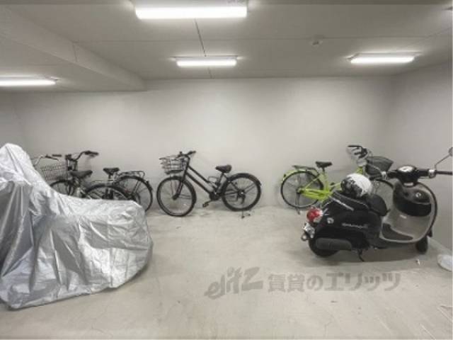 駐輪場　屋内駐輪場