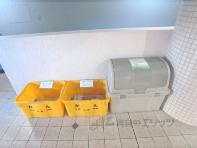 ダストボックス