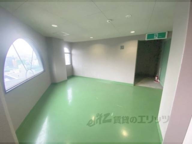 エレベーター　踊り場
