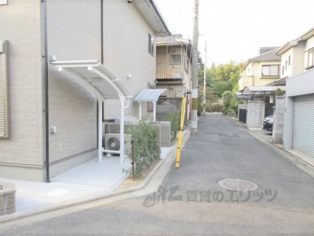 前面道路　西側
