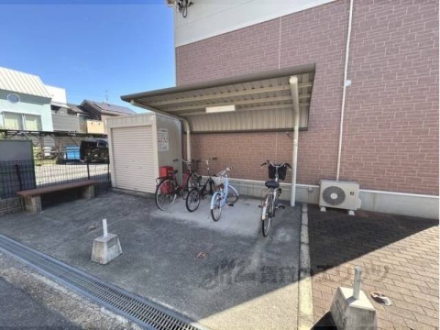駐輪場　裏側