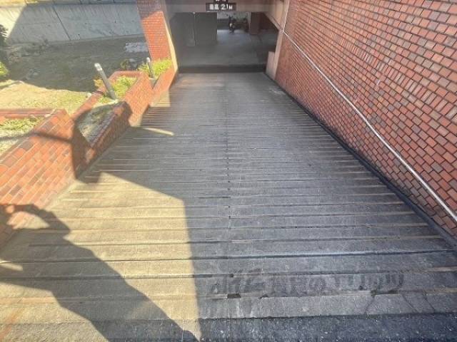 通路　駐車場出入口