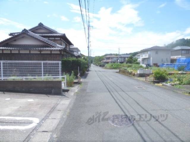 前面道路　駐車場側