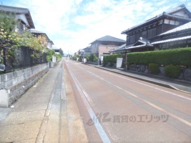 前面道路　玄関側