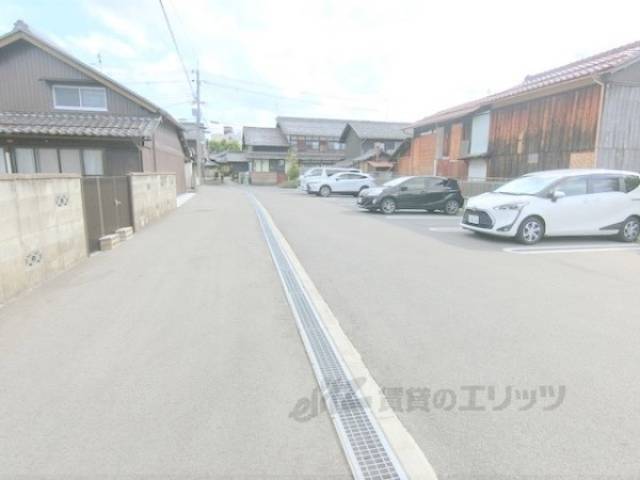 前面道路　駐車場