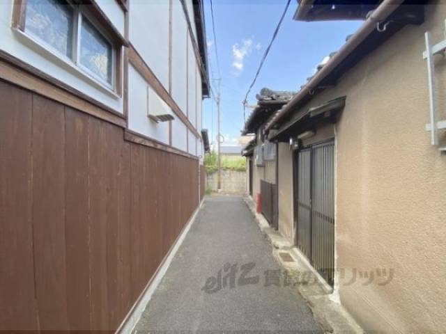 前面道路　（東棟北端）